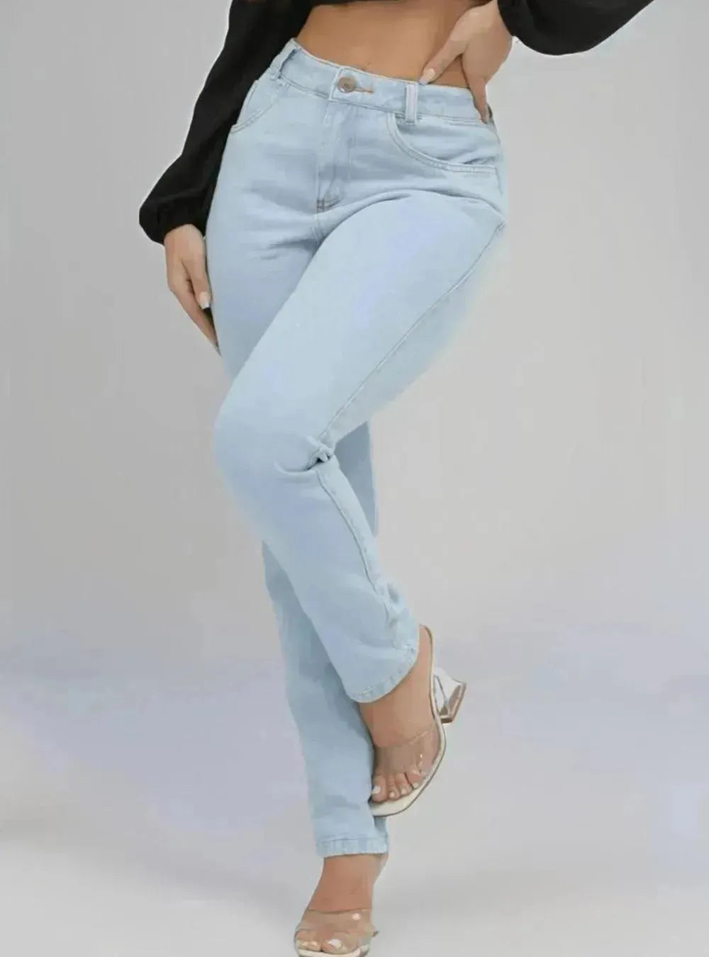 Calça Jeans Claro Feminina Mom Com Bolso - Thevelluto